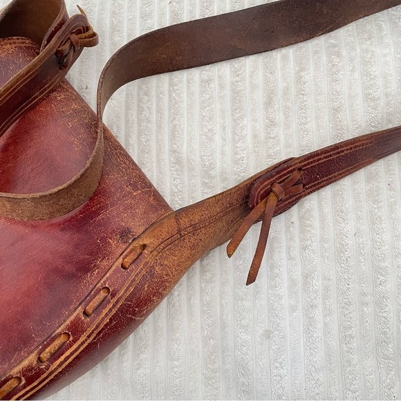 Vintage Tooled Leather Rose Embossed Shoulder Bag - Picture 5 of 7